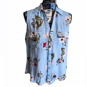 New York & Co. SoHo sleeveless button down blouse.